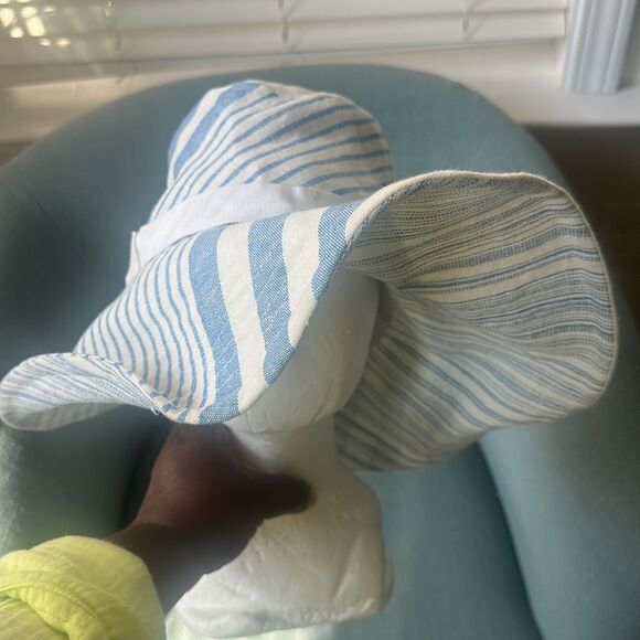 Romer Millinery Custom linen Bucket Hat O/S - Picture 2 of 7